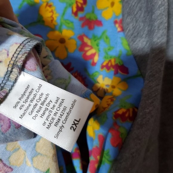 LuLaRoe | XXL Shirts Randy Lot of 2 Print Body / Sleeves Solid 2pc Set - Picture 6 of 6